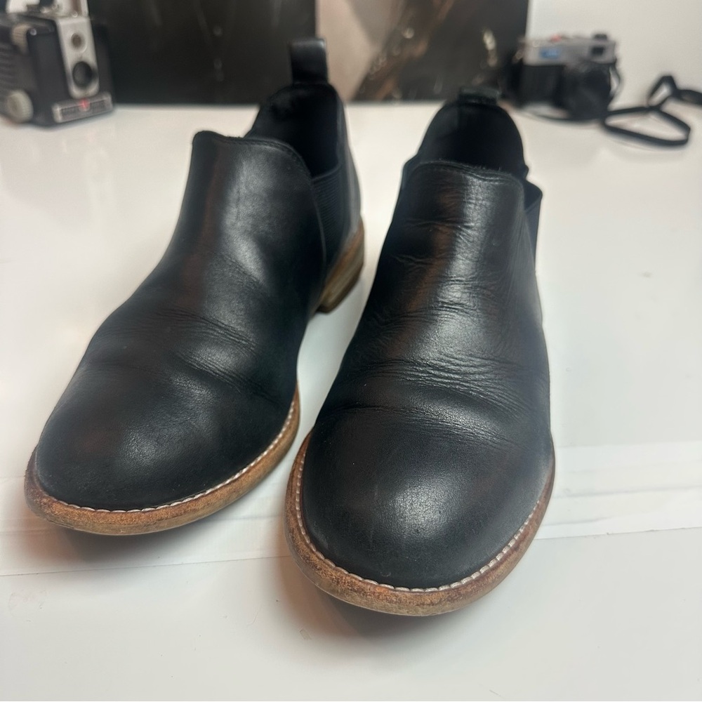 Clarks Black Leather Chelsea Ankle Boots Slip On Minimalist Comfort